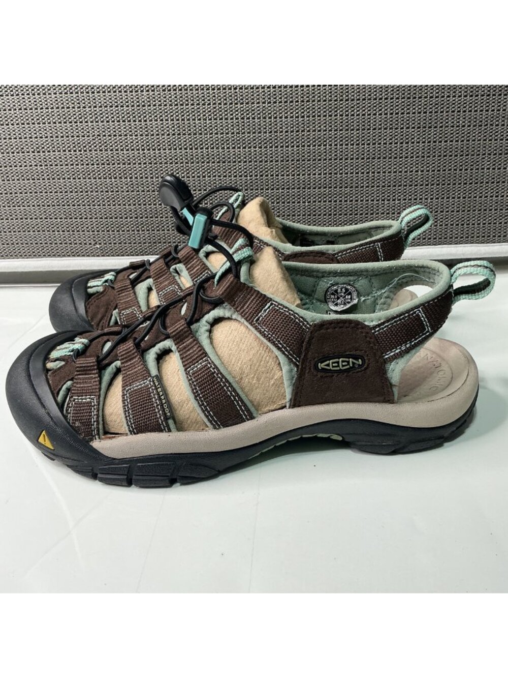 Keen Women's Waterproof Brown & Mint Sandals Size 8.5 Adjustable Strap Hiking